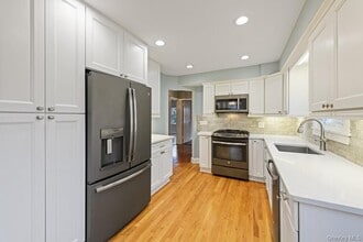90 Beverly Ave in Floral Park, NY - Building Photo - Building Photo