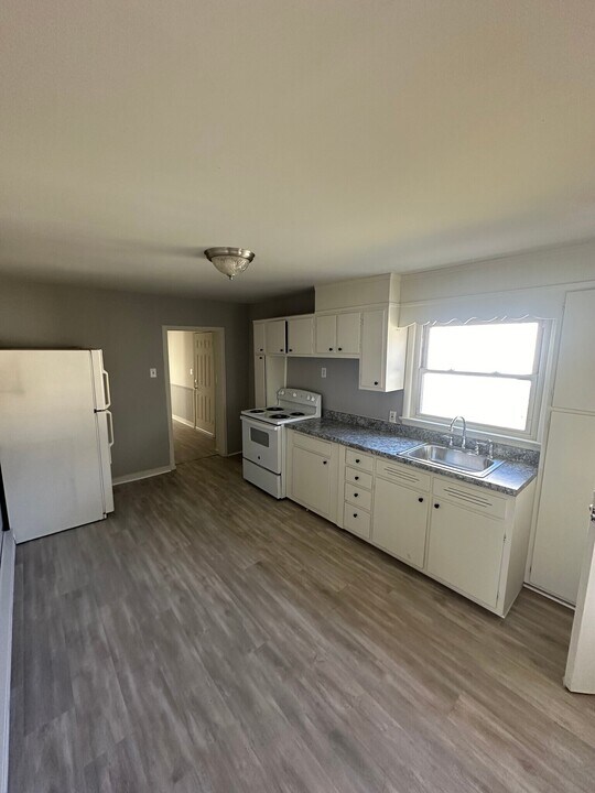 64 McElwain Ave, Unit Floor 1 Back in Cohoes, NY - Building Photo