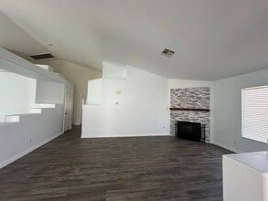 7216 Hawk Haven St in Las Vegas, NV - Building Photo - Building Photo
