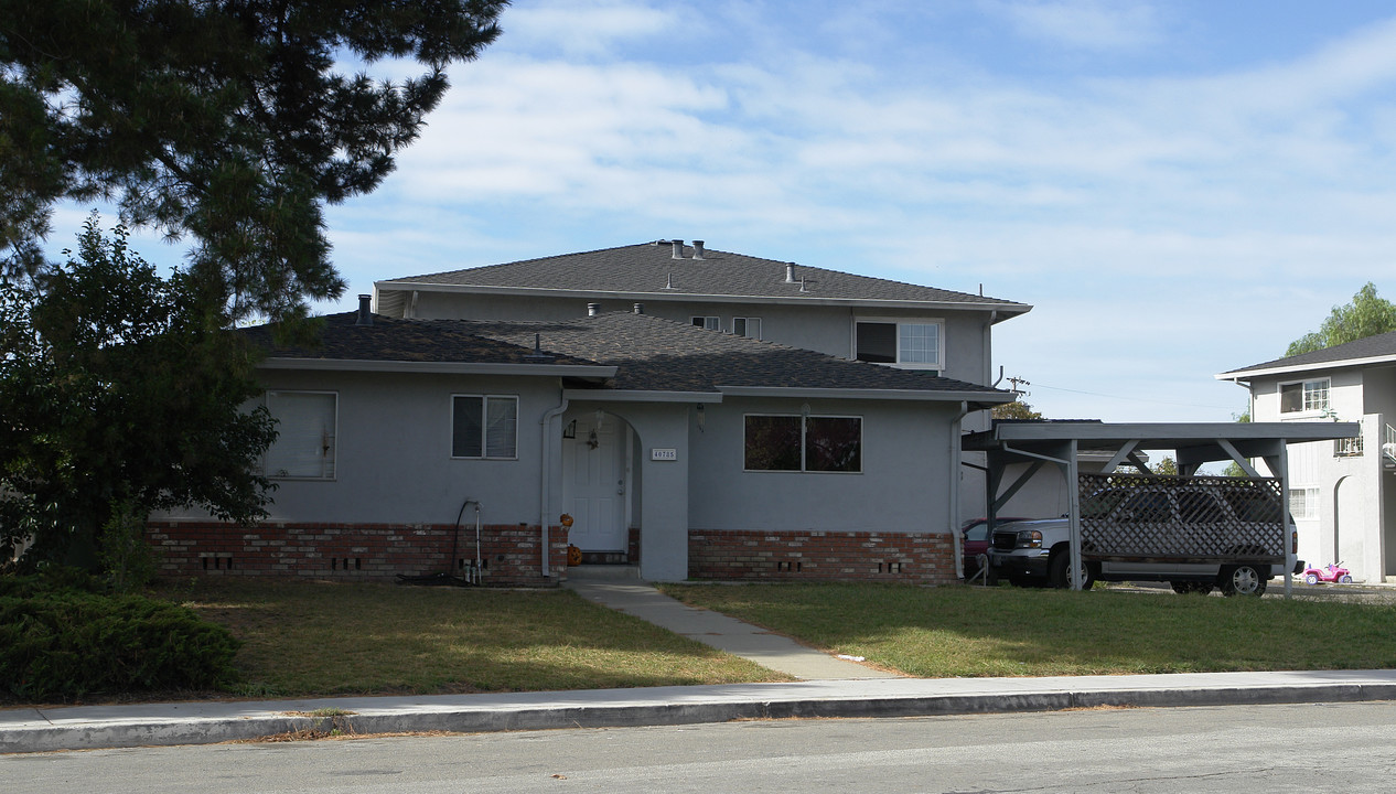 40775 Max Dr in Fremont, CA - Foto de edificio