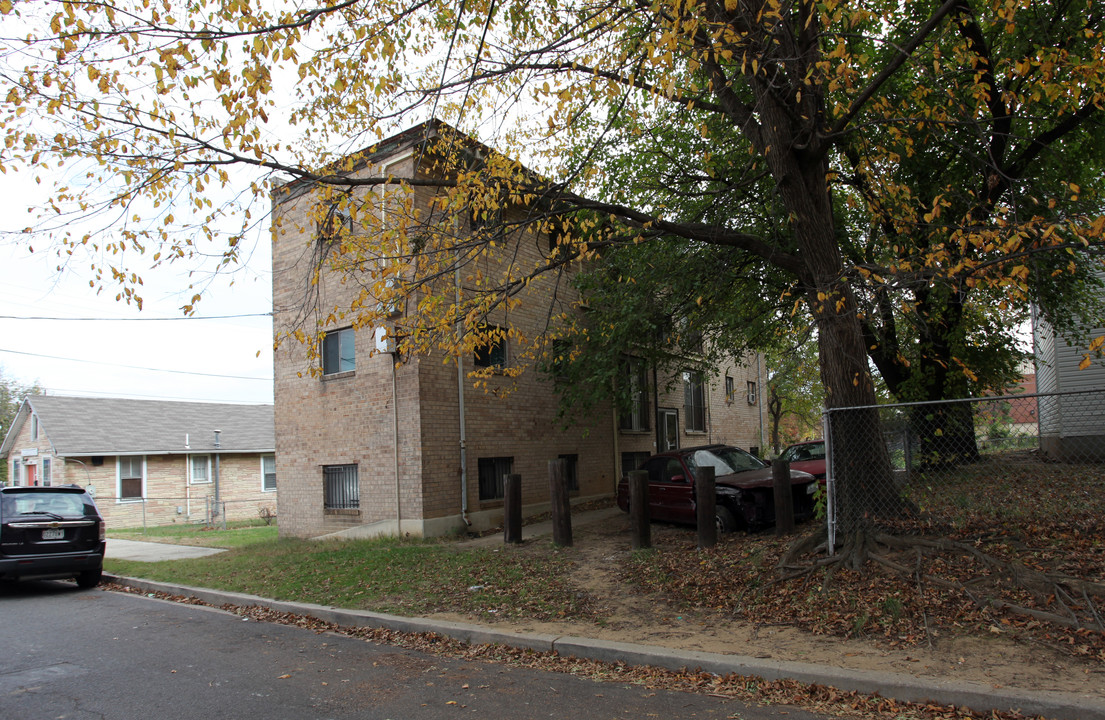 1221 47th Pl NE in Washington, DC - Building Photo