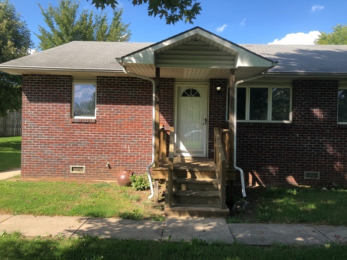 403 E Adams St in Pittsburg, KS - Building Photo