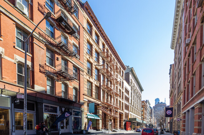 102-104 Wooster St in New York, NY - Building Photo - Building Photo