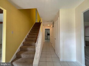 8210 Riverside Rd in Alexandria, VA - Building Photo - Building Photo