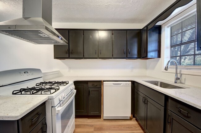 1313 Glenn Cir in Opelika, AL - Building Photo - Building Photo