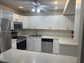 8682 NW 40th St in Coral Springs, FL - Building Photo - Building Photo