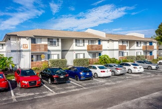 Shoreline Pointe in St. Petersburg, FL - Foto de edificio - Building Photo