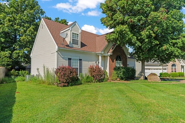 8603 Raintree Cir in Pewee Valley, KY - Building Photo - Building Photo