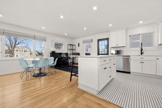 24 Maplewood Dr in Cos Cob, CT - Building Photo - Building Photo