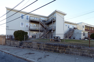 1498-1508 Pleasant St in Fall River, MA - Building Photo - Building Photo