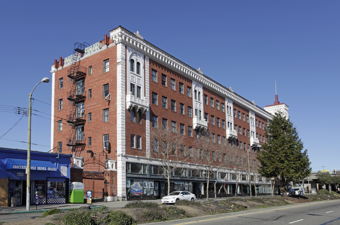 California Hotel in Emeryville, CA - Foto de edificio