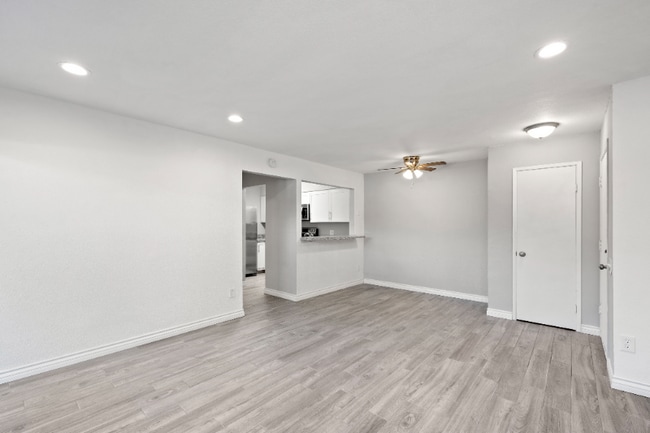 7932 Mission Center Ct in San Diego, CA - Building Photo - Building Photo