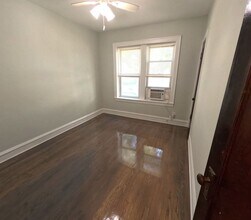 5550 W Farragut Ave in Chicago, IL - Building Photo - Building Photo
