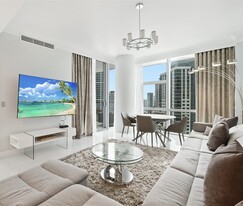 851 NE 1st Ave, Unit 3111 in Miami, FL - Building Photo