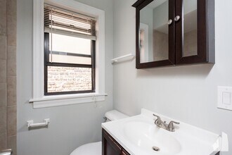 837 W Wolfram St in Chicago, IL - Foto de edificio - Building Photo