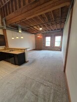 270 Hutchins Ct, Unit 270 in Woodstock, IL - Building Photo