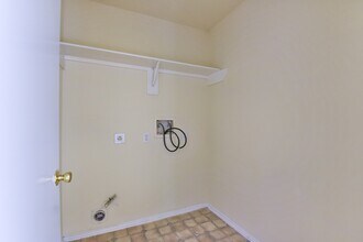 5719 Clerkenwell Dr in Houston, TX - Foto de edificio - Building Photo