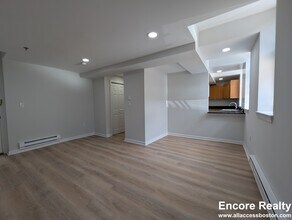 32 Queensberry St in Boston, MA - Building Photo - Building Photo