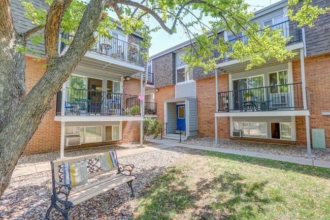 Heritage Apartments in Arvada, CO - Foto de edificio - Building Photo