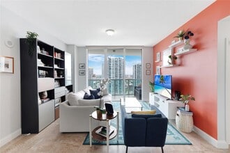31 SE 5th St, Unit 3819 in Miami, FL - Building Photo - Building Photo