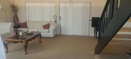 18101 NW 68th Ave, Unit C206 in Hialeah, FL - Foto de edificio - Building Photo