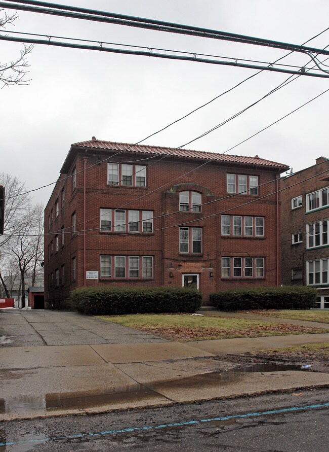 180 N Portage Path in Akron, OH - Foto de edificio - Building Photo