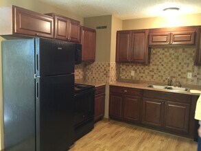 2315 NW Klamm Rd in Riverside, MO - Building Photo - Building Photo