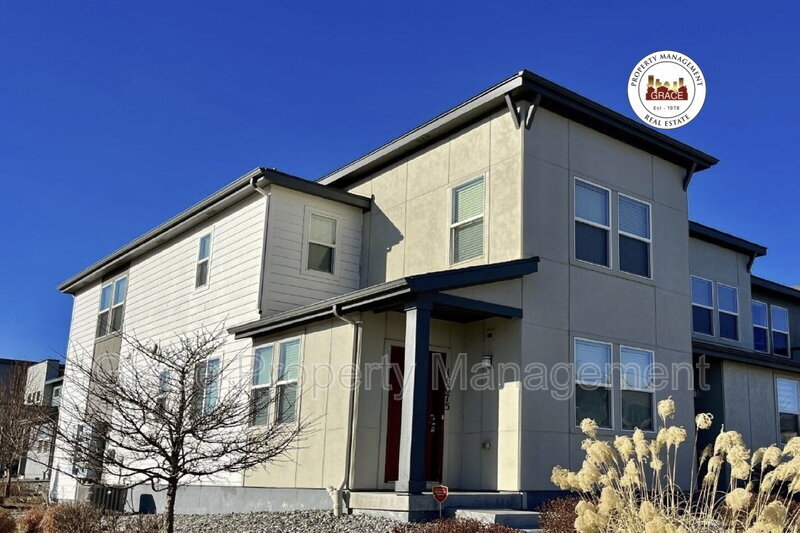 16075 E Elk Pl in Denver, CO - Foto de edificio