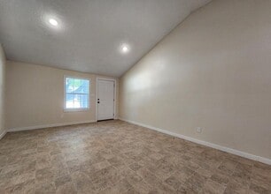 1301 W 14th St in Caldwell, TX - Foto de edificio - Building Photo