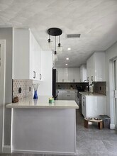 1634 NE 4th Pl, Unit Apt #4 in Fort Lauderdale, FL - Foto de edificio - Building Photo
