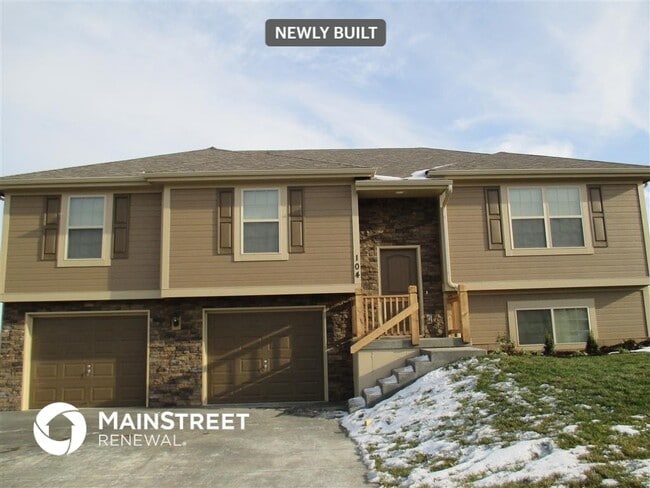 property at 104 Golfview Dr