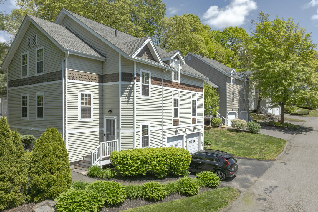 Highland Woods in Waterbury, CT - Building Photo