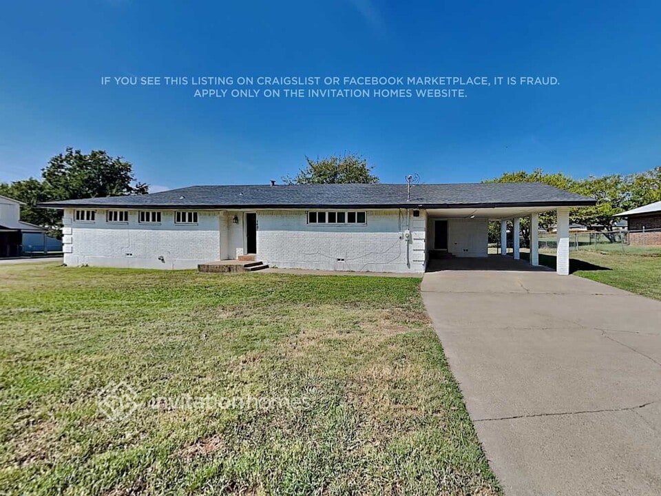 1401 Franklin St in Weatherford, TX - Building Photo