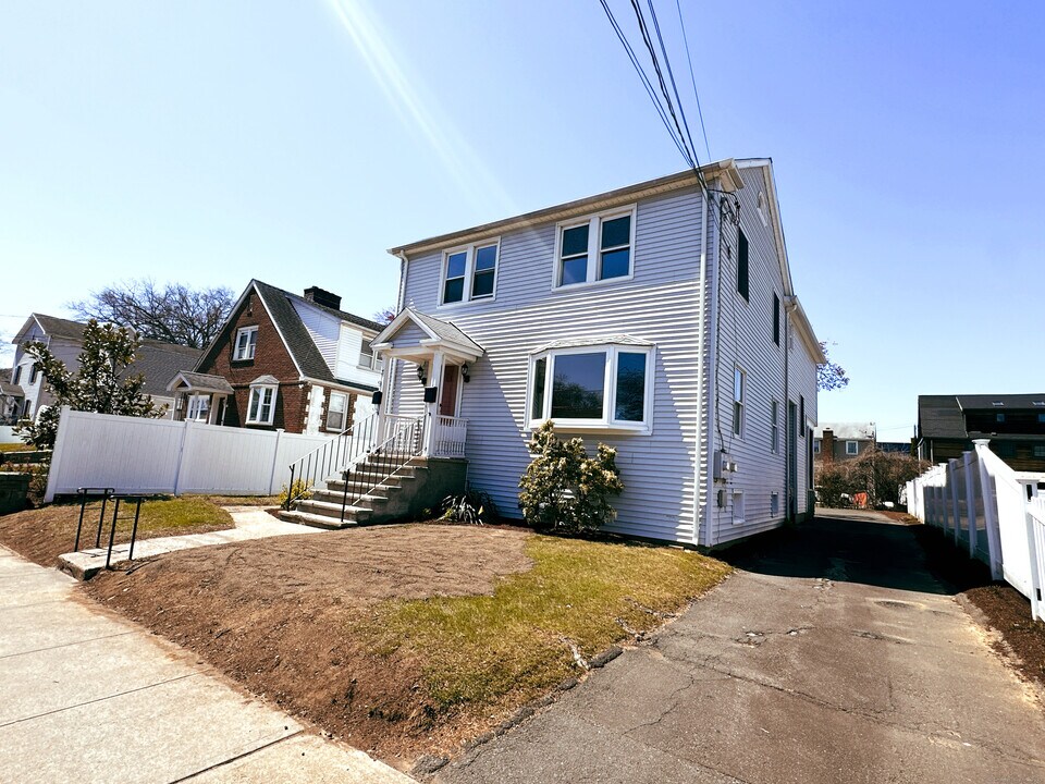39 Durant St in Stamford, CT - Building Photo