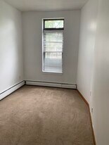 1880 Commonwealth Ave, Unit 1 in Boston, MA - Building Photo