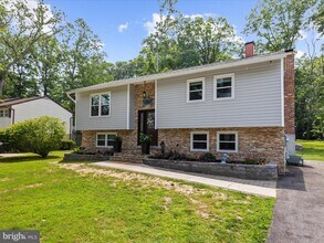 1215 Holmewood Dr in Pasadena, MD - Building Photo - Building Photo