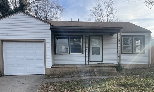 property at 1952 N Volutsia