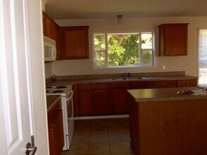 135 Magnolia Gardens Dr in Jacksonville, NC - Building Photo - Building Photo