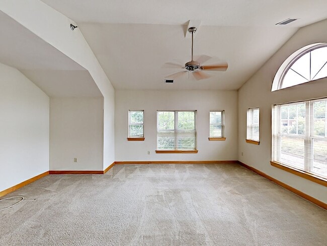 Brookfield Junction in Brookfield, WI - Foto de edificio - Building Photo