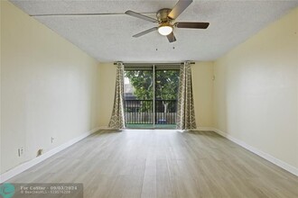 7175 Orange Dr in Davie, FL - Building Photo - Building Photo