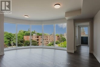 2525 Bathurst St in Toronto, ON - Building Photo - Building Photo