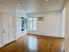 1313 Douglas St in Los Angeles, CA - Building Photo - Building Photo