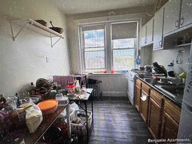 1691 Commonwealth Ave, Unit 32 in Boston, MA - Building Photo - Building Photo