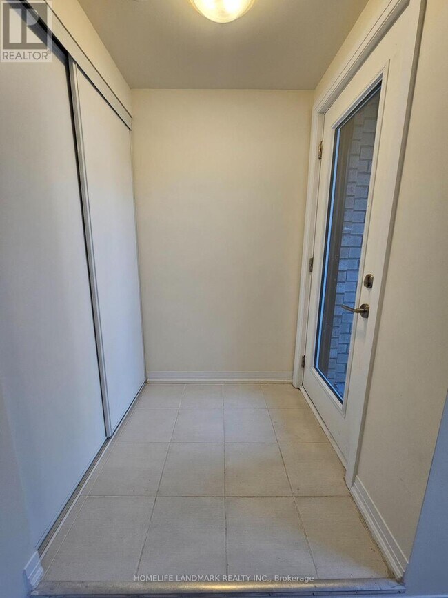 155 Tapscott Rd in Toronto, ON - Building Photo - Building Photo