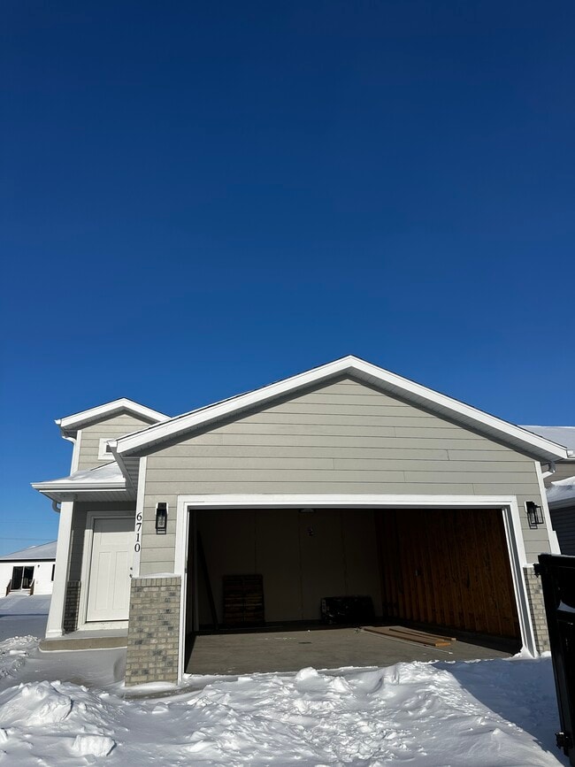 property at 6710 Meadow View Dr S