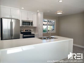 1566 Bramble Place in Redding, CA - Building Photo