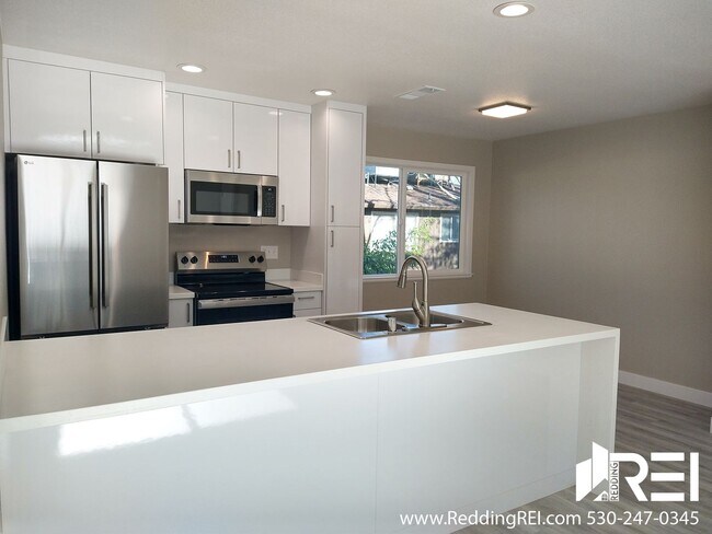 1566 Bramble Place in Redding, CA - Building Photo - Building Photo