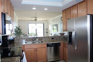 10044 Siesta Bay Dr in Naples, FL - Building Photo