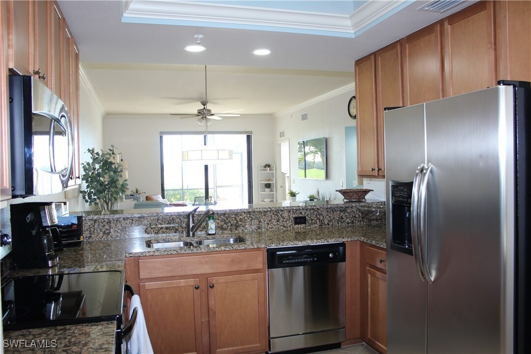 10044 Siesta Bay Dr in Naples, FL - Building Photo