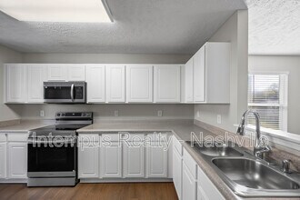 5856 Monroe Crossing in Nashville, TN - Building Photo - Building Photo